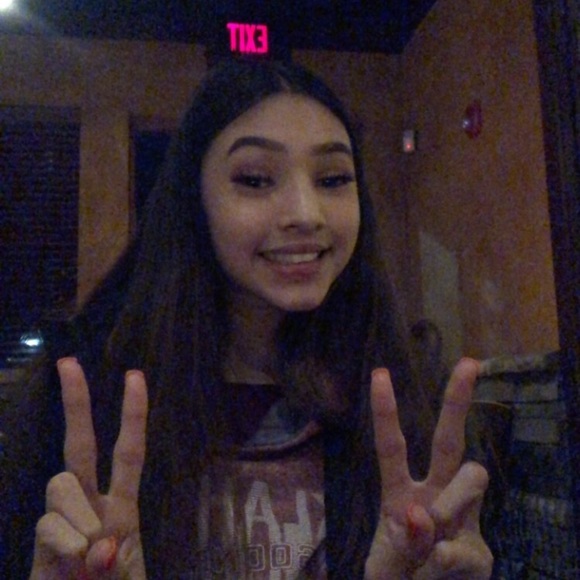 Meet your Posher, Aracely - Picture 1 of 1